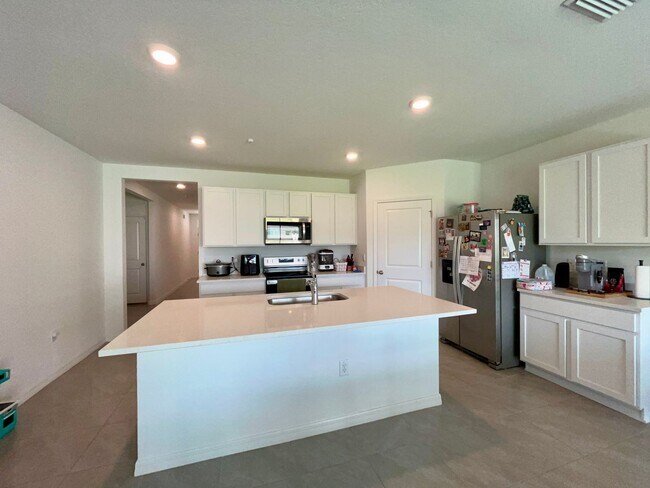 Building Photo - Beautiful New Build!