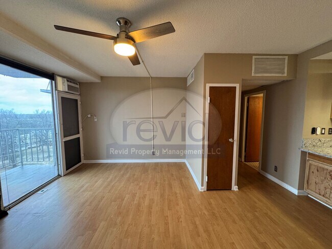 Building Photo - 10th Floor Unit!