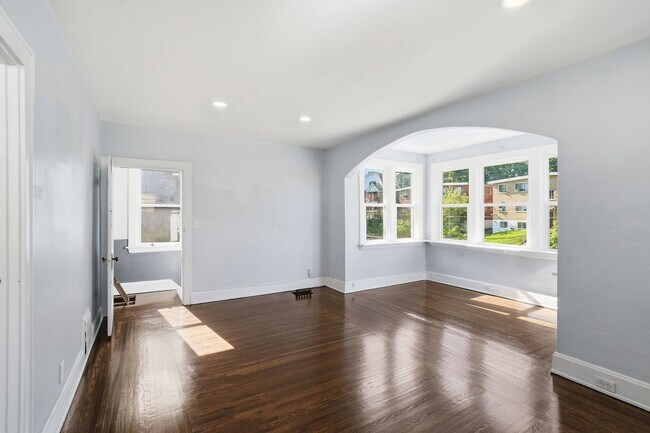 Building Photo - 682 Greenwood Ave