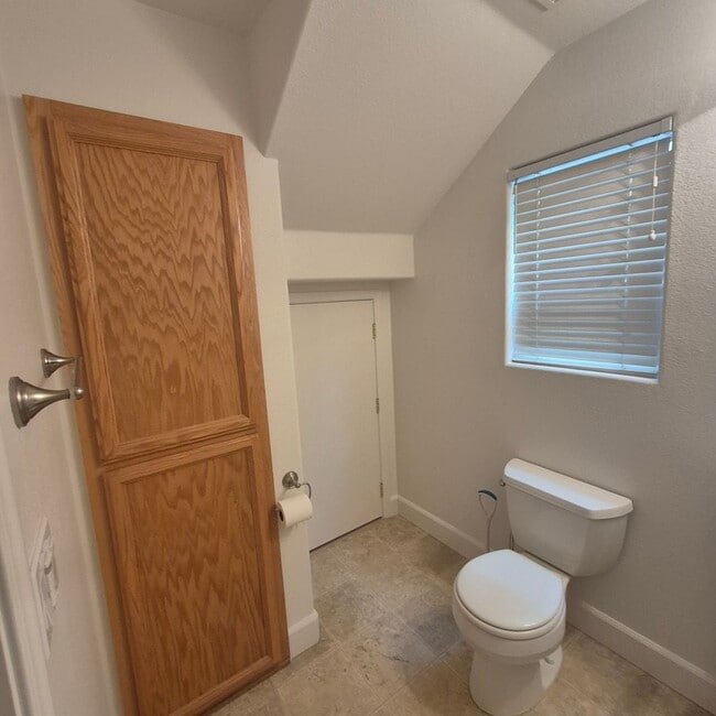 Building Photo - Natomas Home available for Speedy Move in.