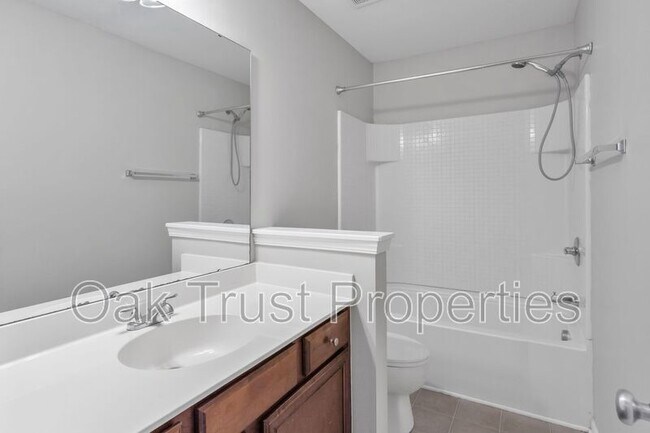 Building Photo - 438 Green Park Ln