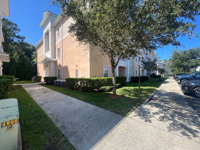 Building Photo - Stylish 3 Bedroom, 2 bath Condo with Woode...