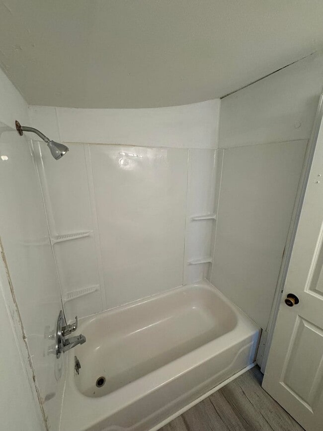 Building Photo - Unique & Affordable 2 Bedroom on Eastside ...