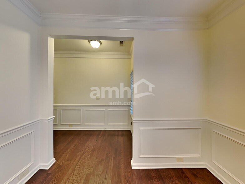 Building Photo - 105 Hickory Village Cir