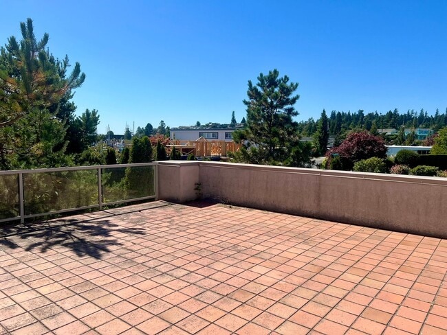 Building Photo - 5 Bedroom in Gated Birch Bay Community!