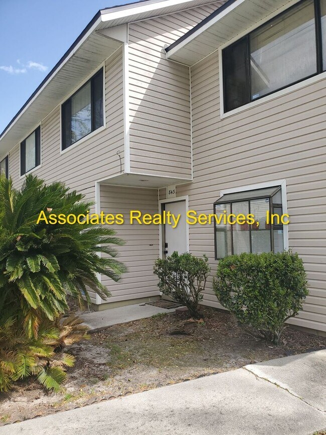 Building Photo - 2 bed/1.5 baths in Shell Rock Villas- 2 We...