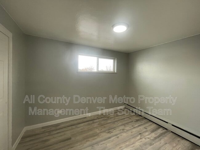 Building Photo - 1627 Alton St