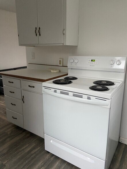 Building Photo - 146 E State St