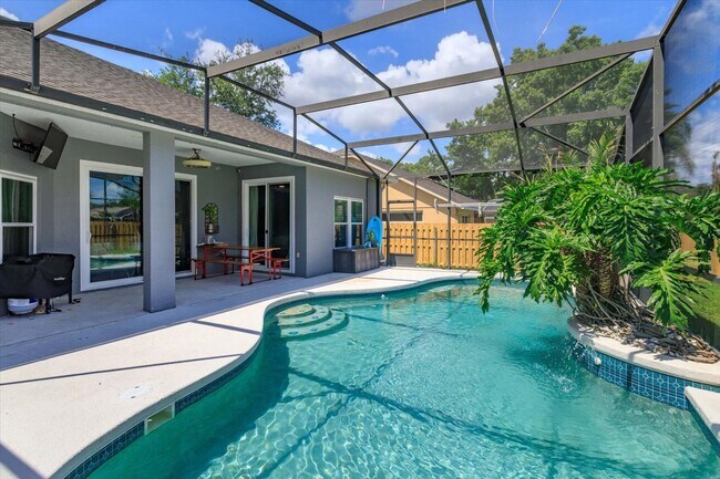 Building Photo - Beautifully Updated 4-Bedroom Pool Home in Winding Hollow