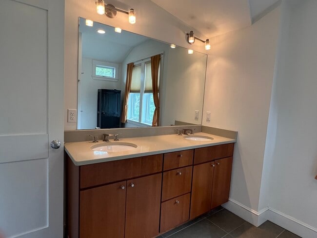 Upper Bathroom - 7 Fairfield St
