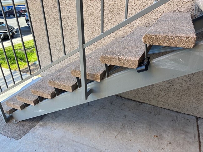 Building Photo - Gorgeous 1Bed/1Bath Fully Furnished 1st Floor Condo located in NW Las Vegas gated Community!