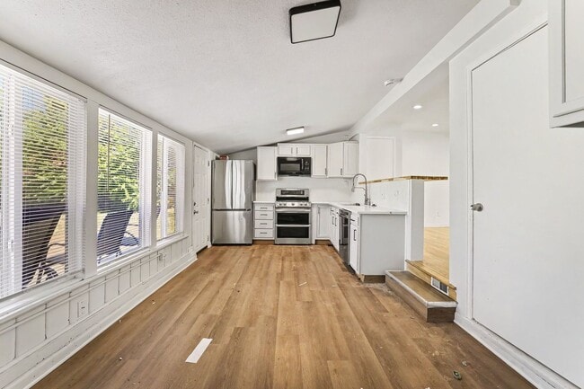 Building Photo - Charming Harvey Park Home with Large Yard & Fireplace