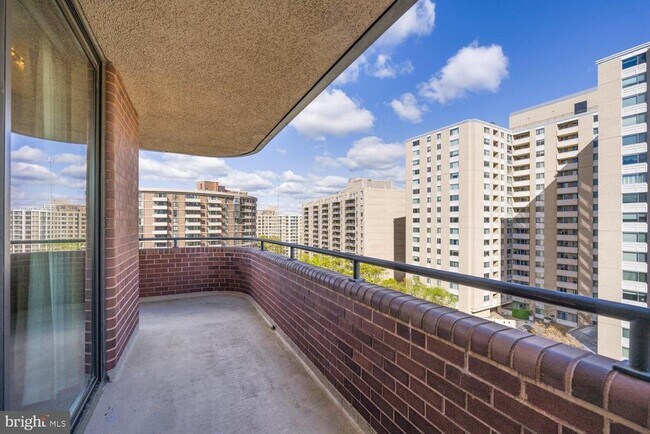 Building Photo - 4550 N Park Ave