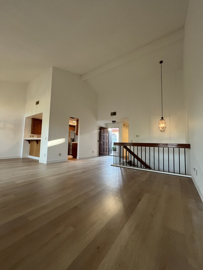 Building Photo - 1550 Apache Dr