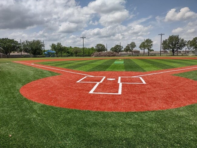 Building Photo - 564 Solomon Ln