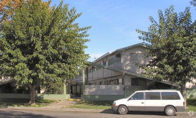 Building Photo - Home Crest Townhomes