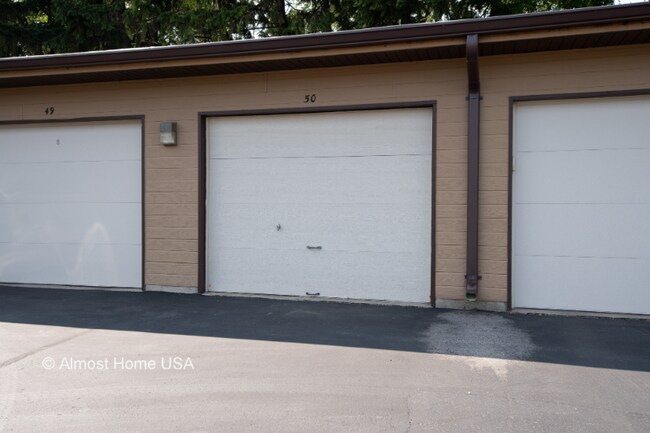 Building Photo - 1357 W 18th Ave