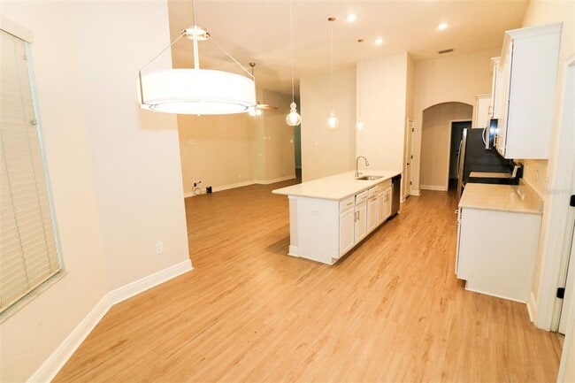 Building Photo - 27065 Sora Blvd