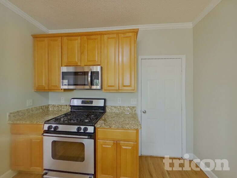 Building Photo - 111 Beaverbrook Ln