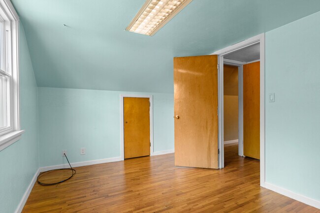 Building Photo - 644 Avenue F