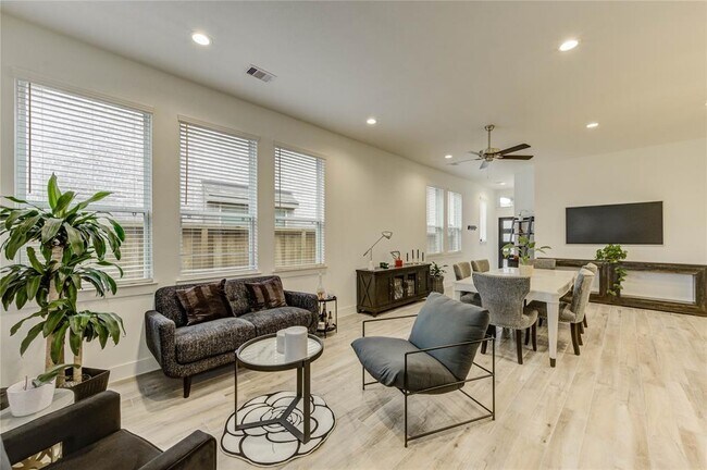 Building Photo - 27279 Lombard Wood Dr
