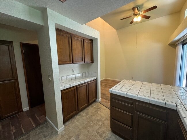 Building Photo - Beautifully spacious 3 bedroom 2 bath home...