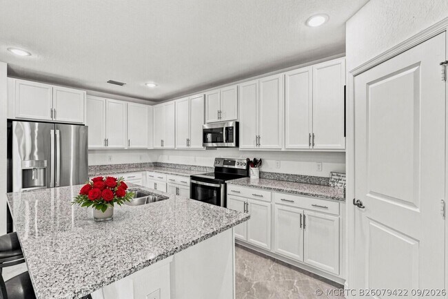 Building Photo - 226 SW Milburn Cir