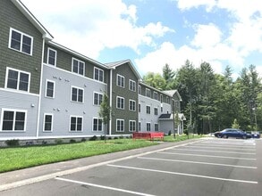 Building Photo - 10 E Ridge Dr
