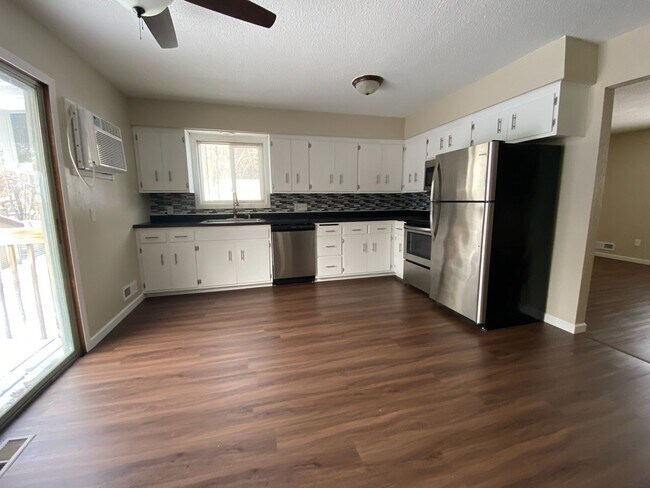 Building Photo - 9460-9462 Griggs Ave