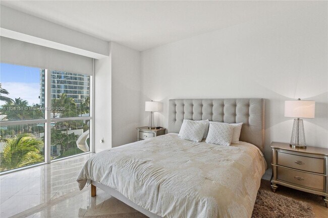 Building Photo - 18101 Collins Ave