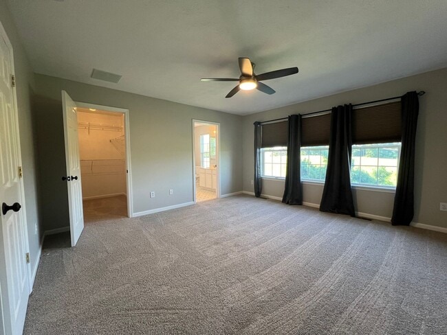 Building Photo - Charming 3-Bedroom Home with Modern Upgrad...