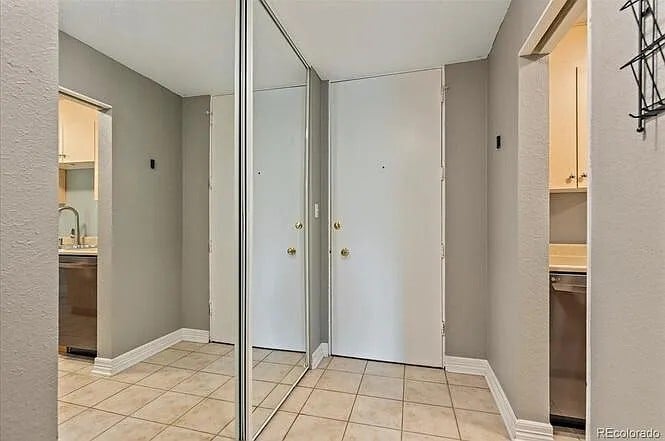 Building Photo - 2500 S York St