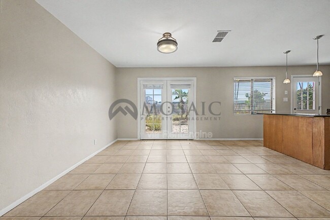 Building Photo - 1531 W 7th St