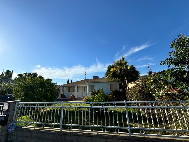 Building Photo - 14933 Sylvan St