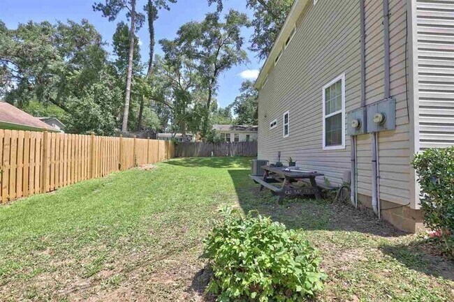 Building Photo - 924 Ashburn Dr