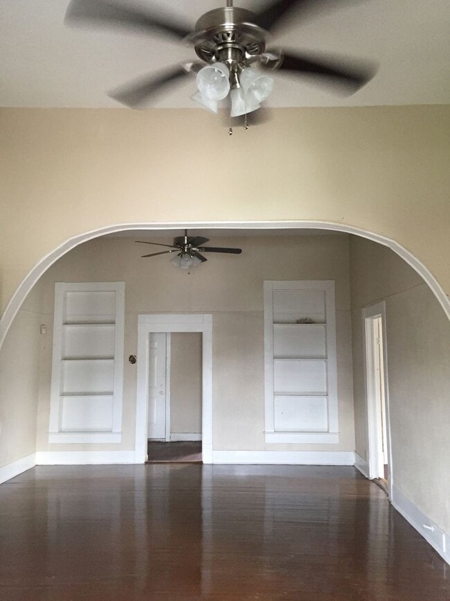 Building Photo - Prime Location, Endless Potential 3BR/1BA Haven