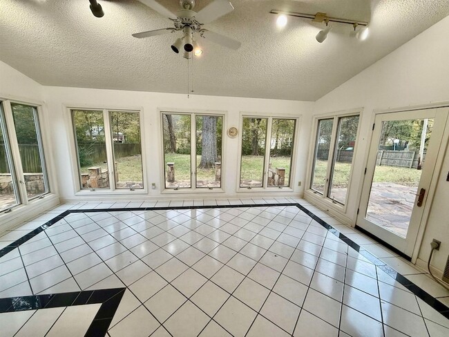 Building Photo - 1881 Akerswood Cove