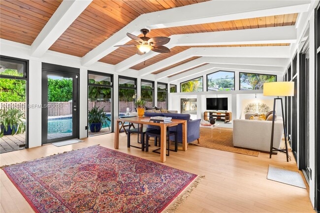 Building Photo - 2132 Middle River Dr