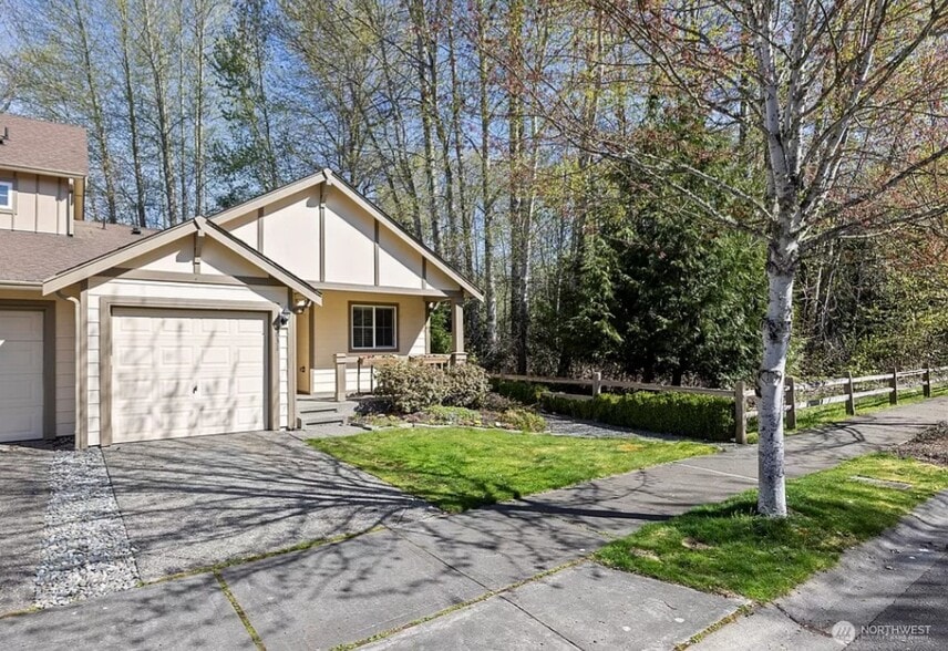 Building Photo - 5631 Acclamation St E