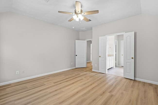 Building Photo - 25910 N Lakefair Dr