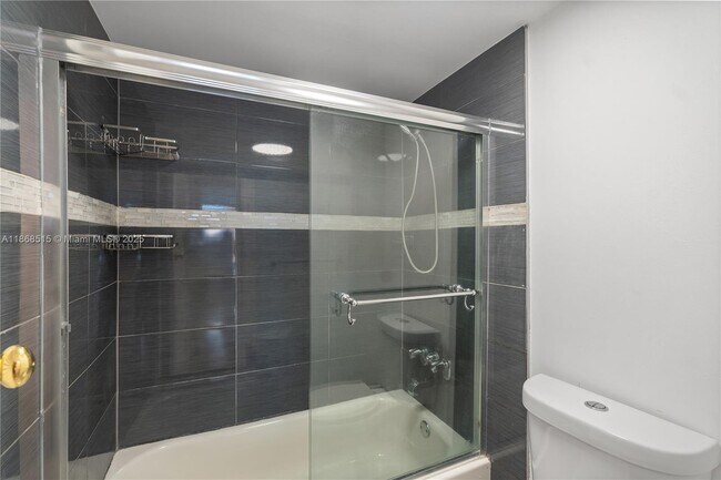 Building Photo - 1351 NE Miami Gardens Dr