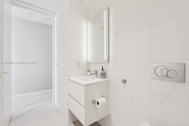 Building Photo - 2000 S Ocean Dr