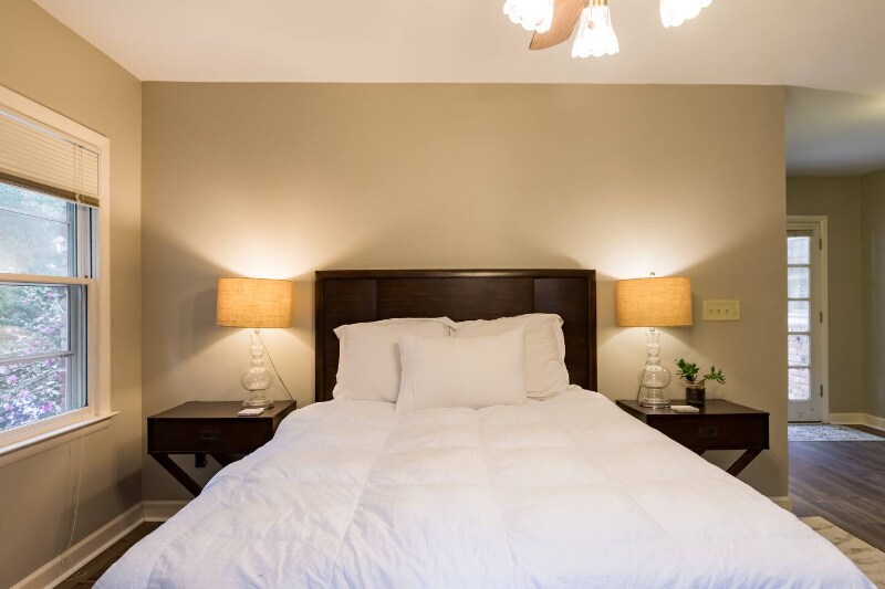 Building Photo - 692 N Superior Ave