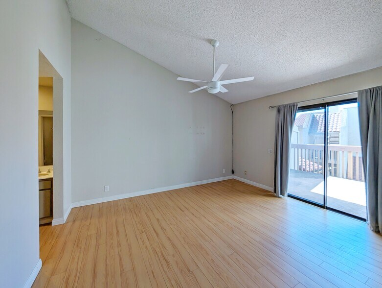Building Photo - 4852 Cabana Dr