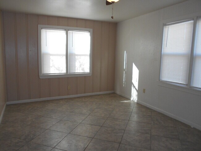 Building Photo - 3/2/2 close to Texas Tech!