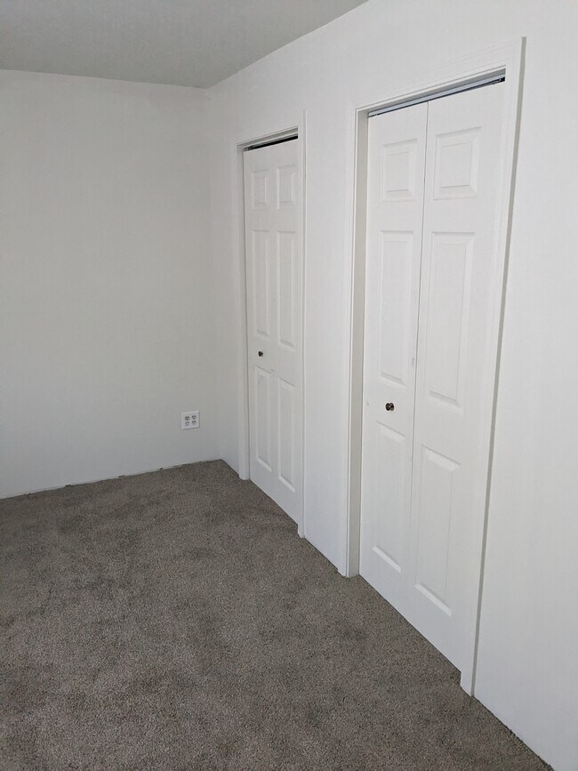 Building Photo - 2205 Oak Ave