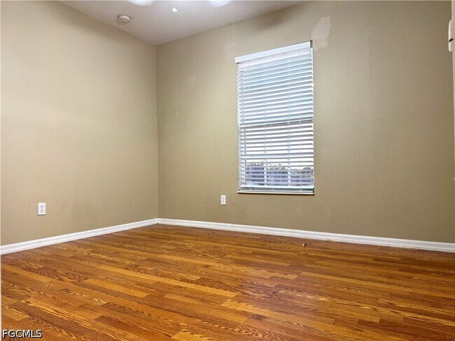 Building Photo - 117 Shadow Lakes Dr