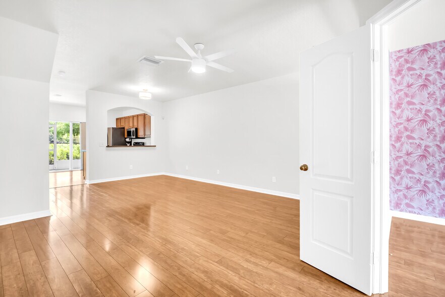 Building Photo - 1749 Sedgefield Ct
