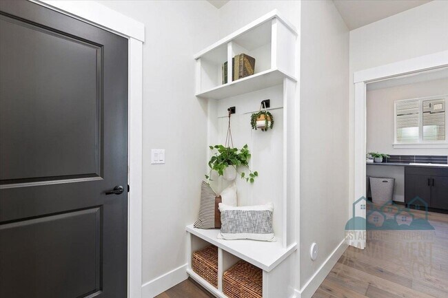 Building Photo - 1740 E State Ave