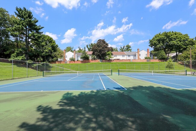 Building Photo - Spacious 3 Level Townhome in Montgomery Vi...